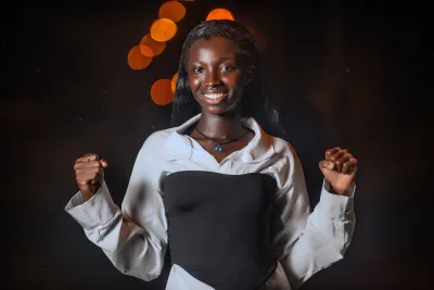 Le plus beau vêtement d'une femme, c'est son sourire.