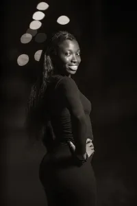 Le plus beau vêtement d'une femme, c'est son sourire.