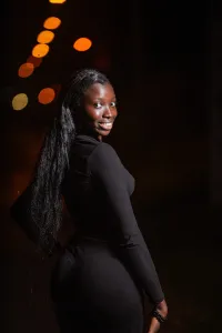 Le plus beau vêtement d'une femme, c'est son sourire.