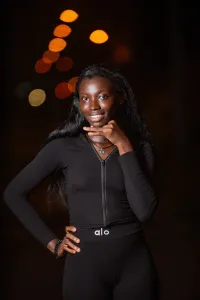 Le plus beau vêtement d'une femme, c'est son sourire.