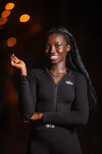 Le plus beau vêtement d'une femme, c'est son sourire.
