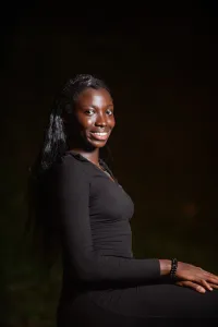 Le plus beau vêtement d'une femme, c'est son sourire.