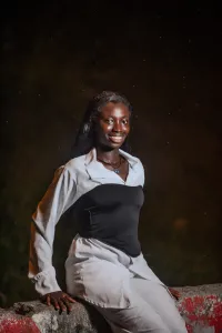 Le plus beau vêtement d'une femme, c'est son sourire.