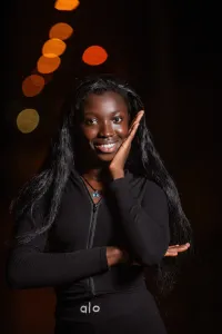 Le plus beau vêtement d'une femme, c'est son sourire.
