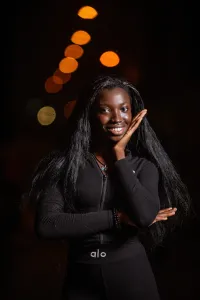 Le plus beau vêtement d'une femme, c'est son sourire.