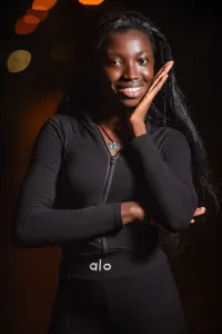 Le plus beau vêtement d'une femme, c'est son sourire.