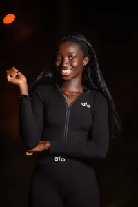 Le plus beau vêtement d'une femme, c'est son sourire.